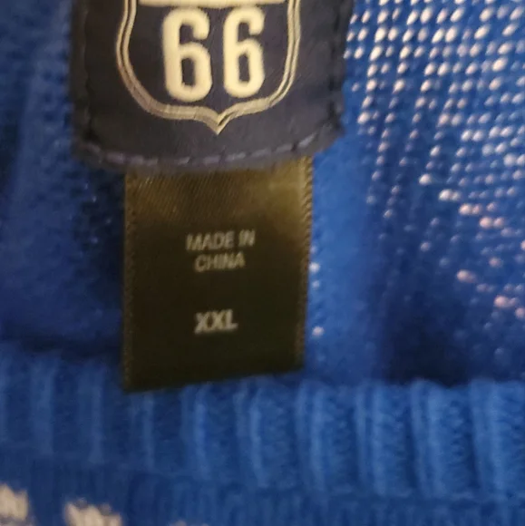 A holiday gig sweater - Picture 2 of 3